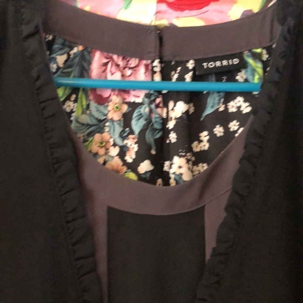 Torrid Lightweight Floral Print Tank Top Size 2X Flowy Feminine Black High Neck - Picture 14 of 16